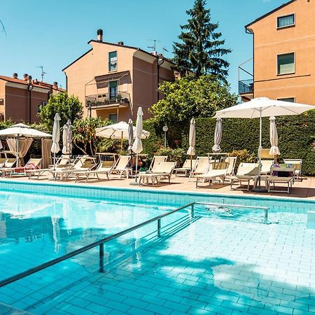 Residence Holidays Pietra Ligure Extérieur photo