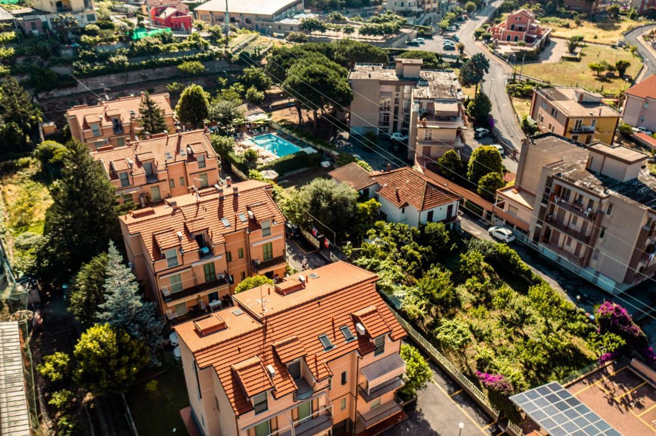 Residence Holidays Pietra Ligure Extérieur photo